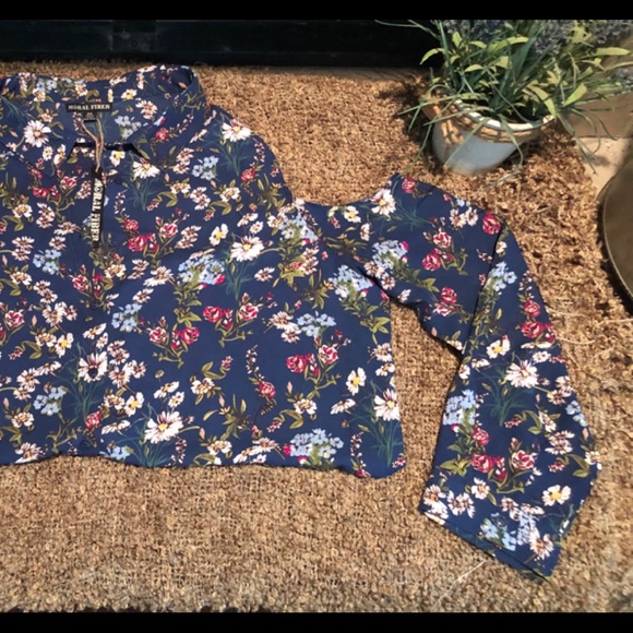 NWT-Cold Shoulder Blouse - Picture 2 of 4
